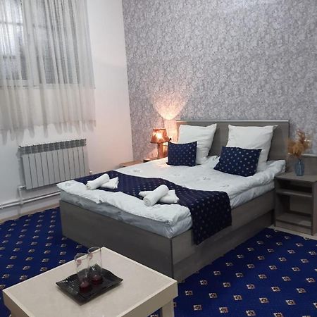 Lind Guest House B&B Gjoumri Kültér fotó