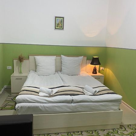 Lind Guest House B&B Gjoumri Kültér fotó