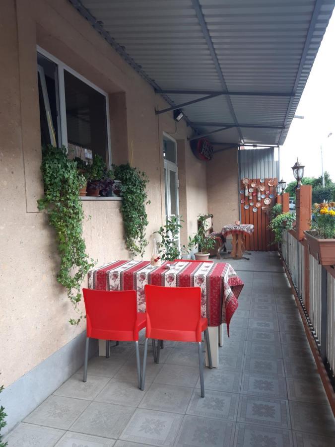 Lind Guest House B&B Gjoumri Kültér fotó