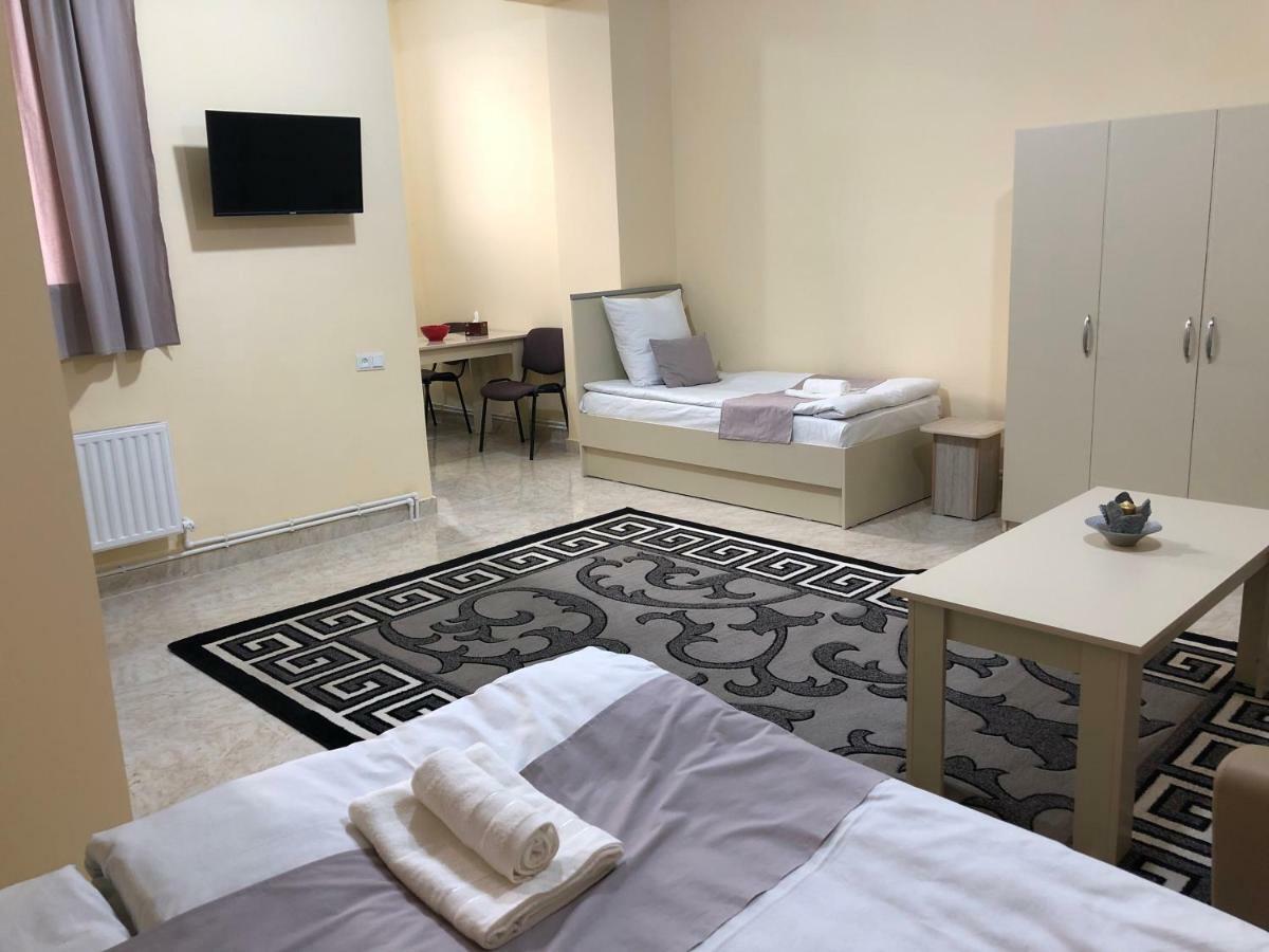 Lind Guest House B&B Gjoumri Kültér fotó